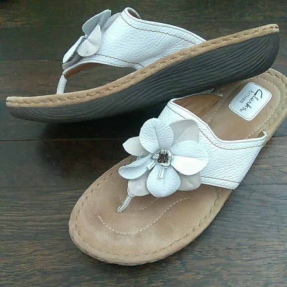 clarks artisan thong sandals